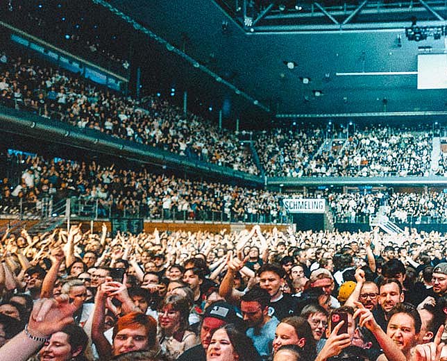© Andreas Budtke Publikum und ausverkaufte Arena der Max-Schmeling-Halle.