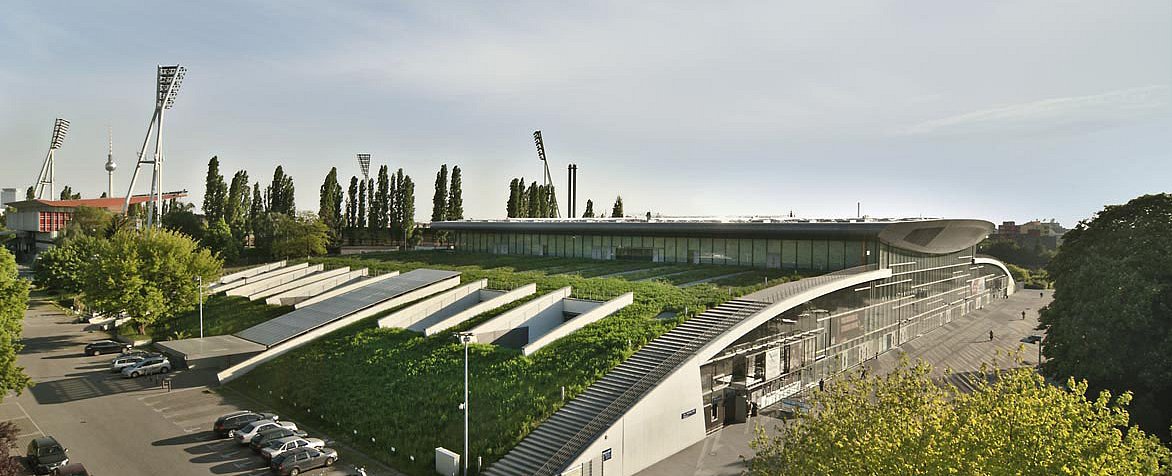 © Sebastian Greuner Grünes Dach der Max-Schmeling-Halle.