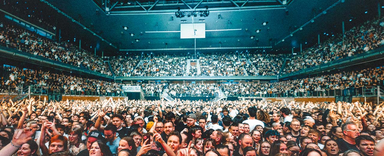© Andreas Budtke Publikum und ausverkaufte Arena der Max-Schmeling-Halle.